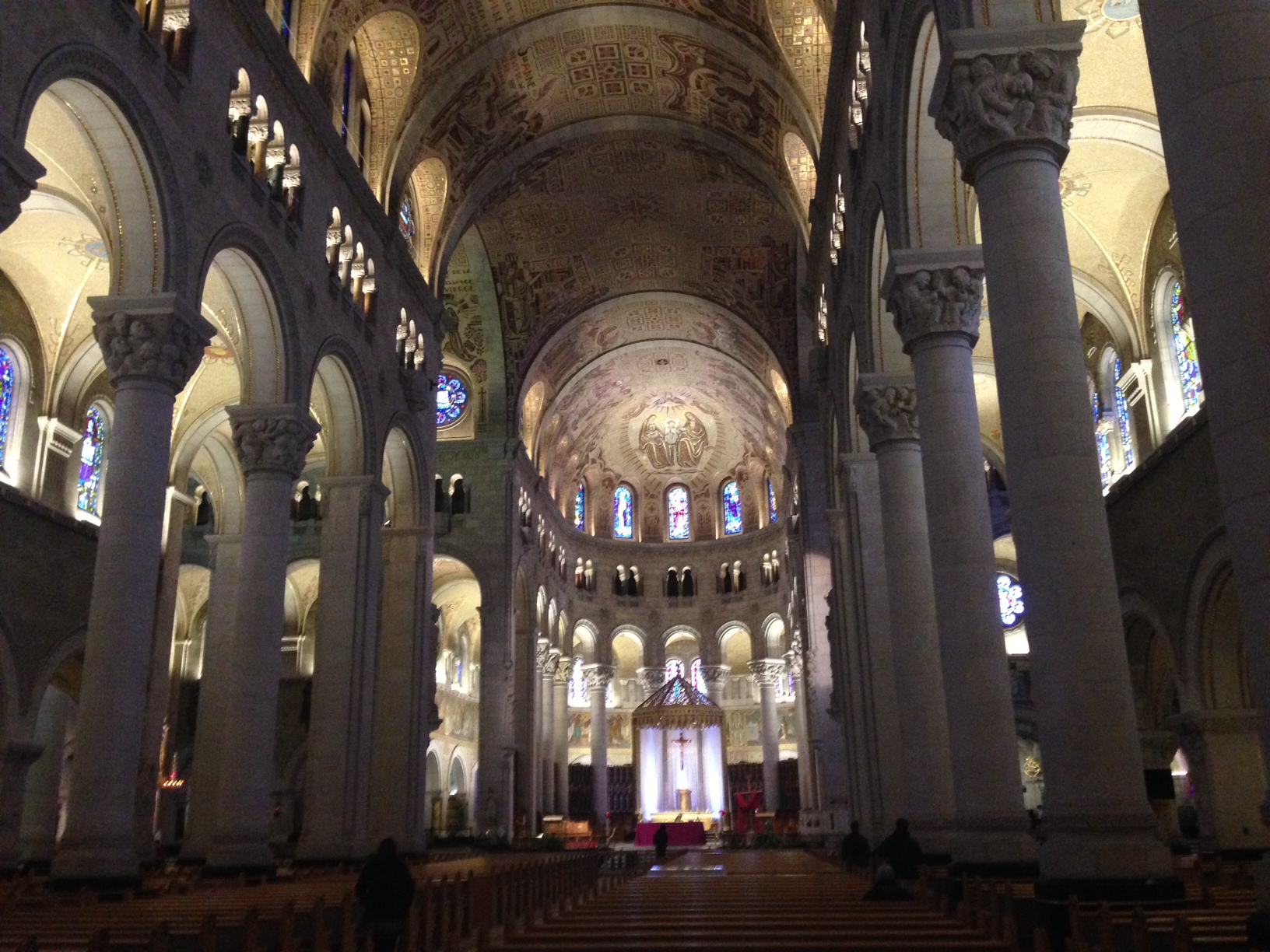 St Anne's Basilica in QC pic 1.jpg